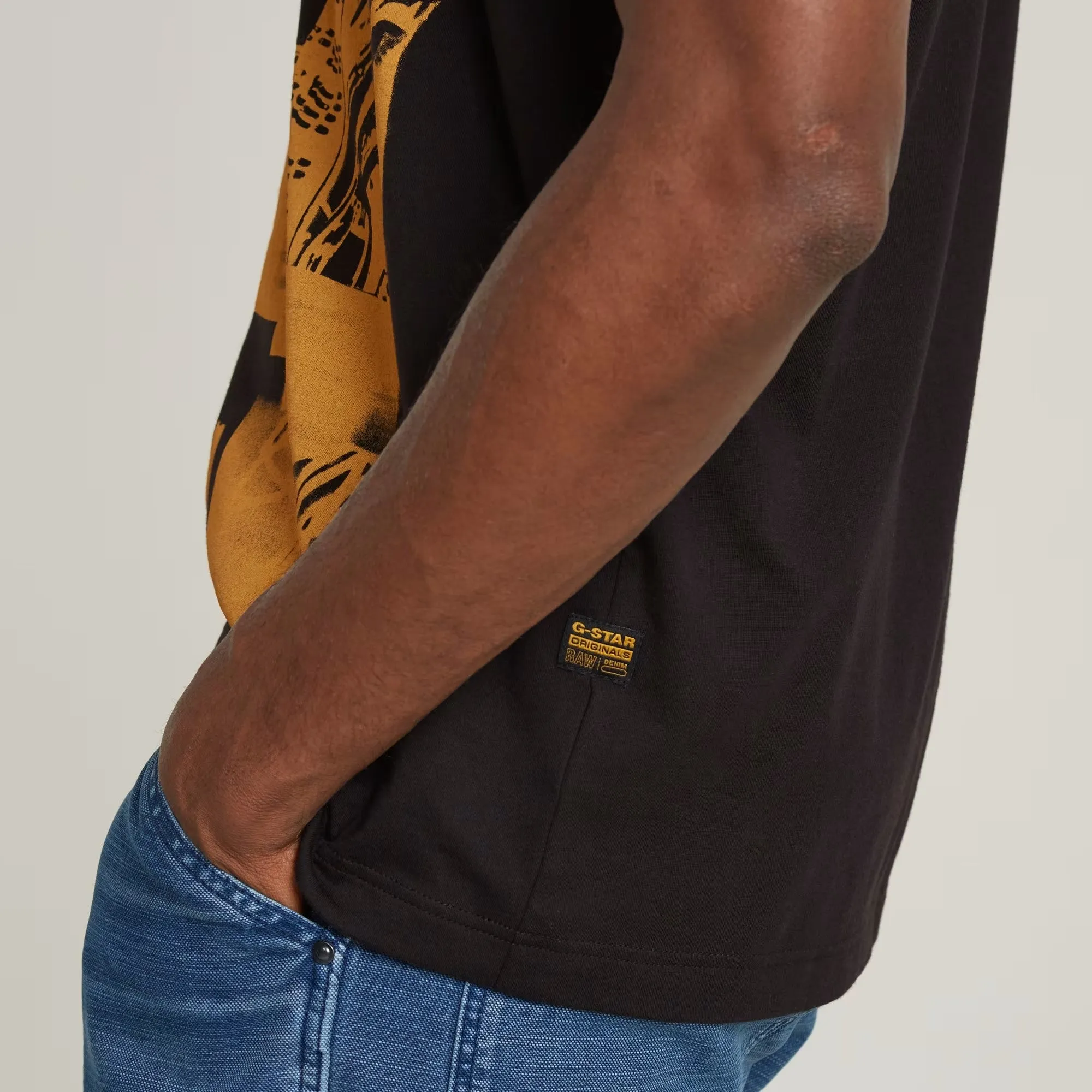 Magazine Print R Tee (Black) - GD255323366484